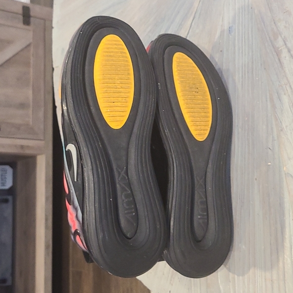 NIKE AIR MAX 720 (GS) Athletic Shoes  Metallic - Picture 9 of 12